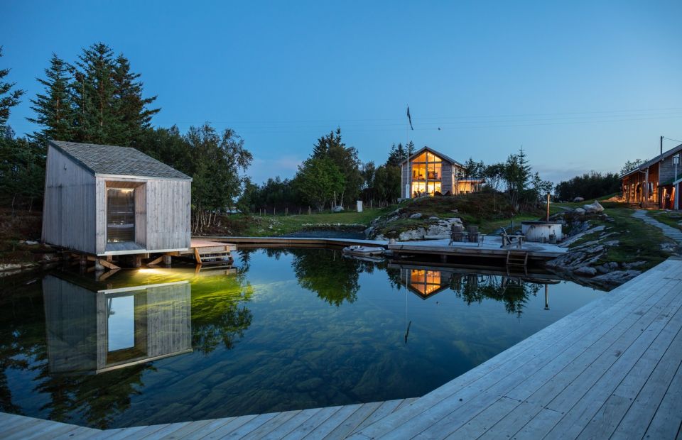 Sauna og dam. Foto: Kjell Ove Storvik