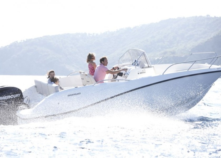 Quicksilver Activ 675 Open