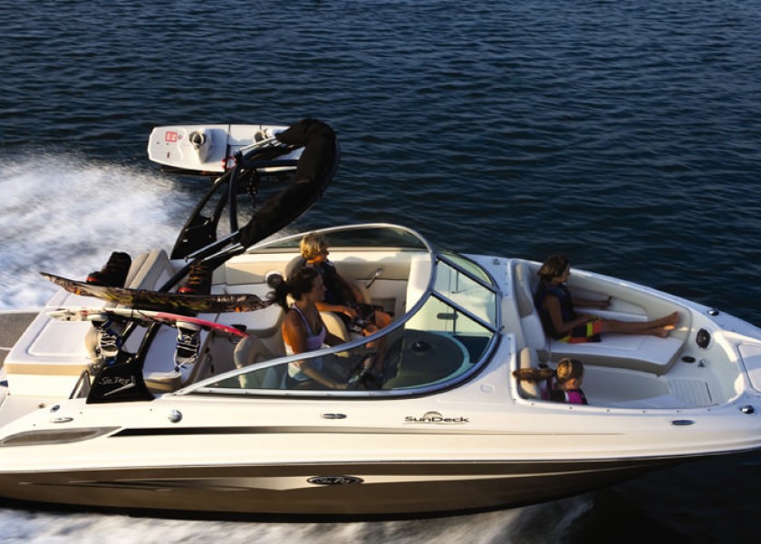 SeaRay 220 Sundeck